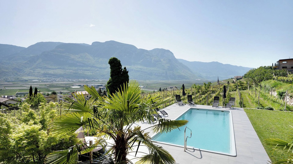 Tramin Apartment | Apartment 'Bacchushof Sauvignon' with Mountain View, Balcony and shared Pool
