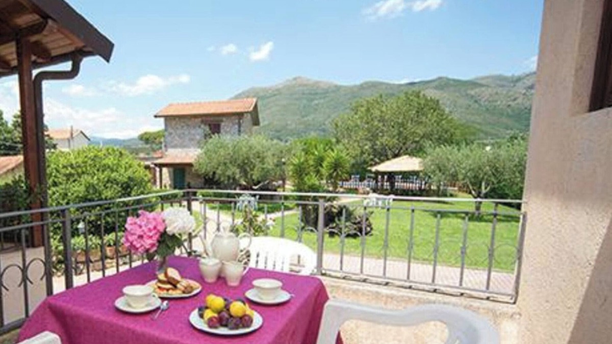 Campochiesa Apartment | Apartment 'Begonia' with Shared Pool, Shared Garden and Wi-Fi