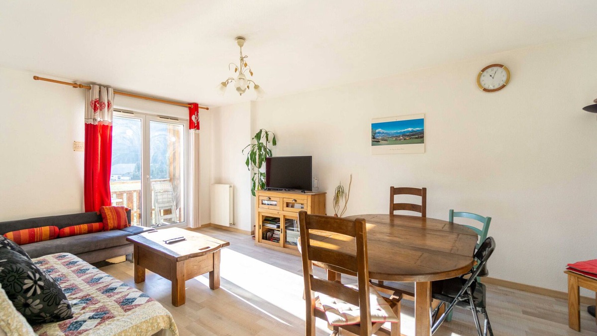 Seez Apartment | Apartment 'Bel Appartement À La Montagne' with Mountain View, Balcony and Wi-Fi