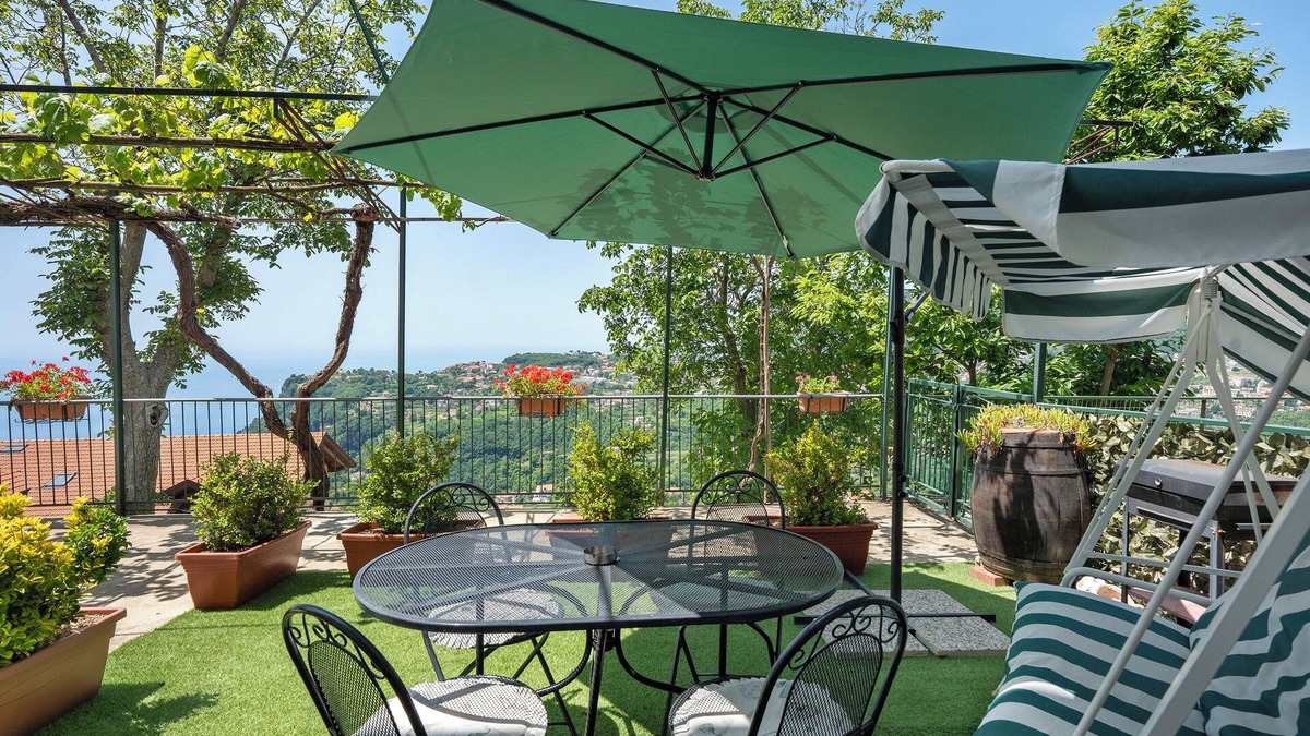 Agerola Apartment | Apartment 'Bella Veduta Luna' with Sea and Mountain View, Wi-Fi and Air Conditioning