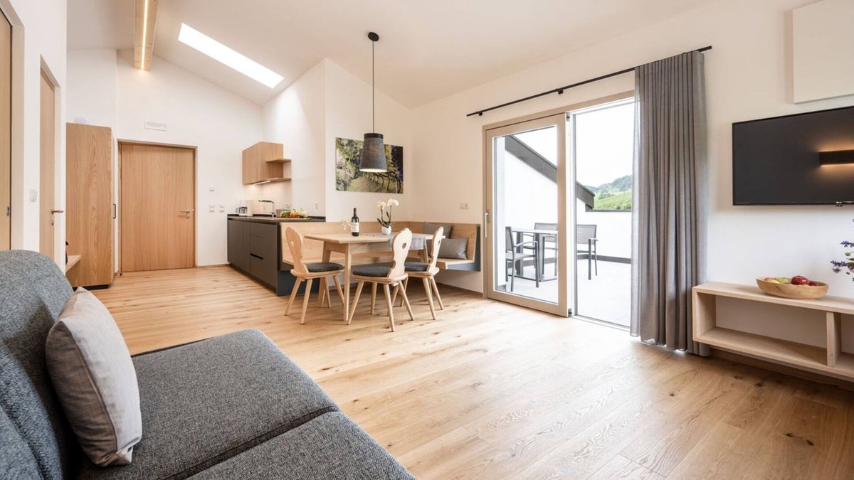 Barbiano Apartment | Apartment 'Blauburgunder' with Mountain View, Shared Pool and Wi-Fi