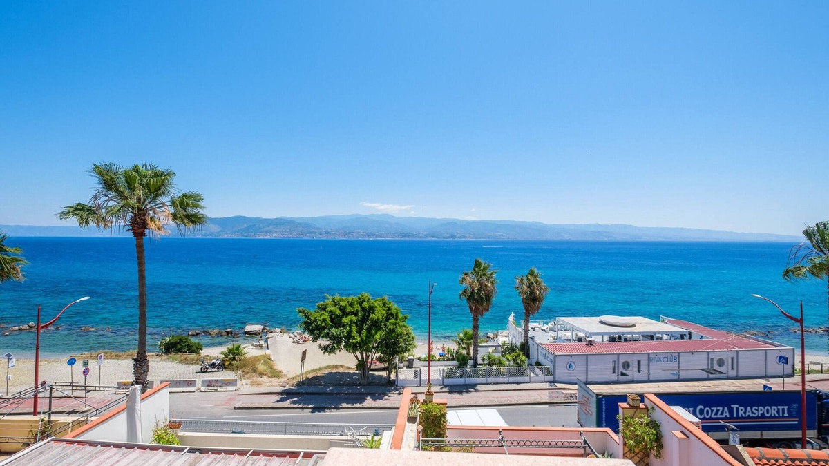 Province of Messina Apartment | Apartment 'Blue Eden Strait' with Sea View, Wi-Fi and Air Conditioning
