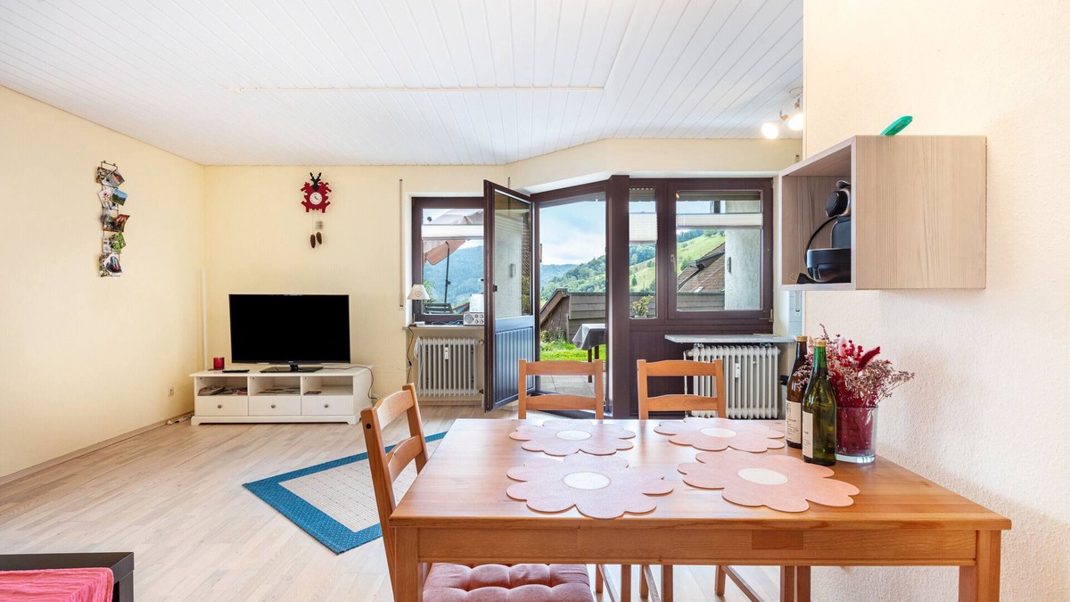 Todtnauberg Apartment | Apartment 'Blütenzauber' with Mountain View, Private Terrace and Wi-Fi