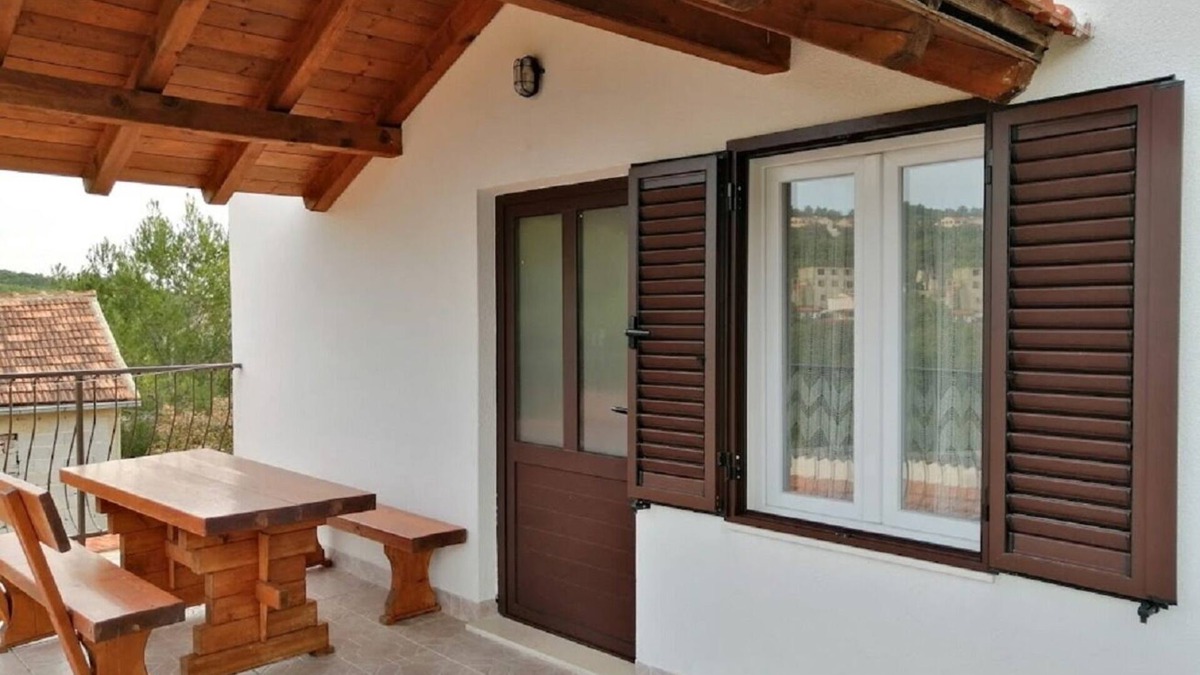 Rukavac Apartment | Apartment Branko - with parking; A2(4) - Cove Rukavac, Island Vis, Croatia