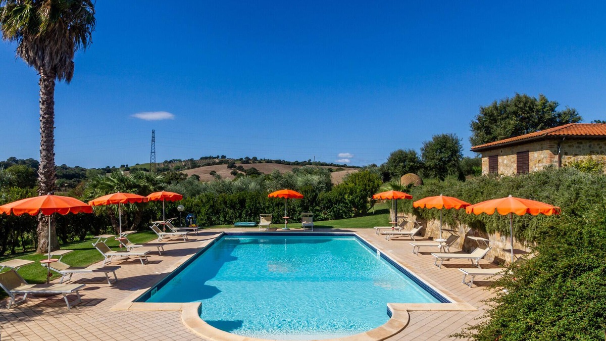Magliano in Toscana Apartment | Apartment 'Bruco' with Shared Pool, Wi-Fi and Air Conditioning