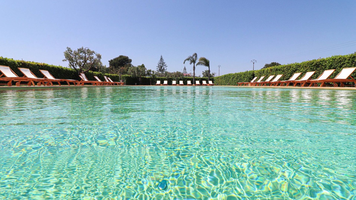 Otranto Apartment | Apartment "Bungalow Pizzutella" close to the Sea with Shared Pool & A/C