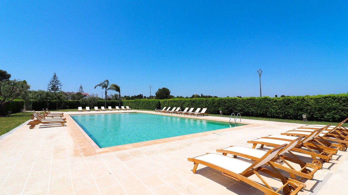 Otranto Apartment | Apartment "Bungalow Sultanina" close to the Sea with Shared Pool & A/C