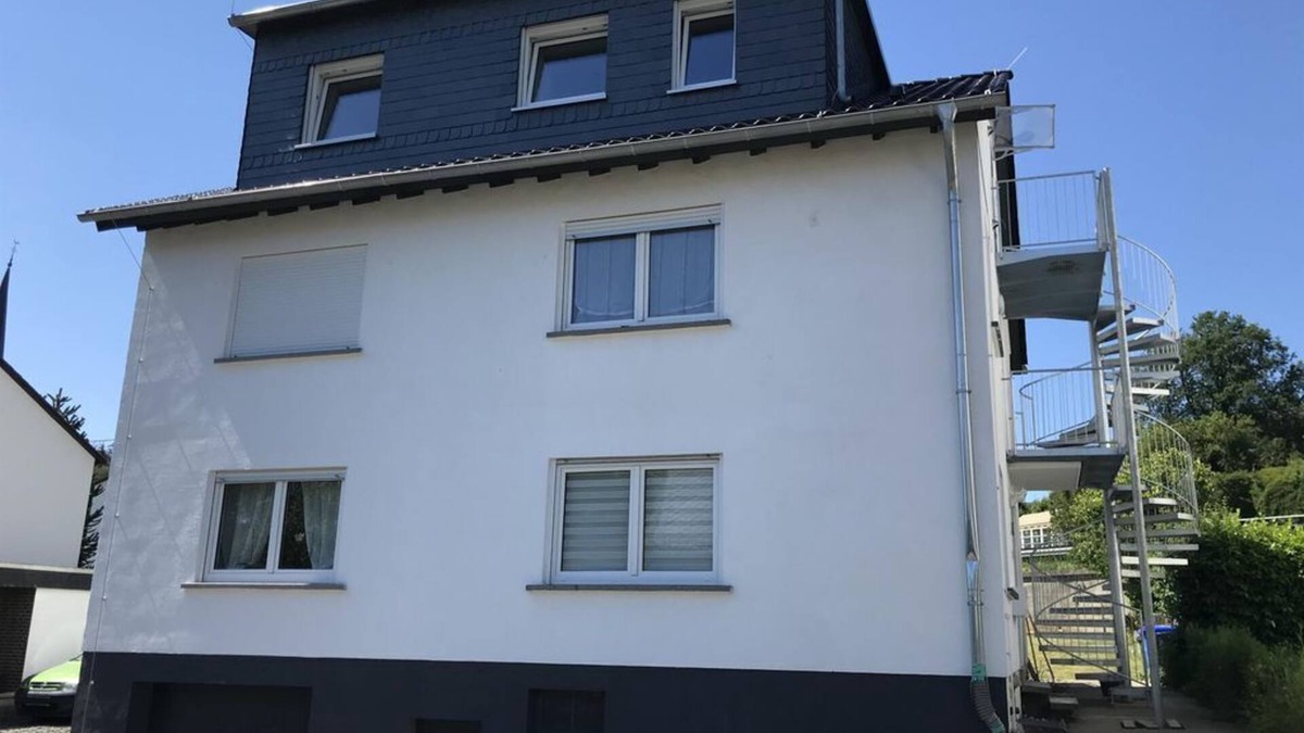 Kastellaun Apartment | Apartment Burgblick - Apartment, shower and bath, toilet, 2 bedrooms