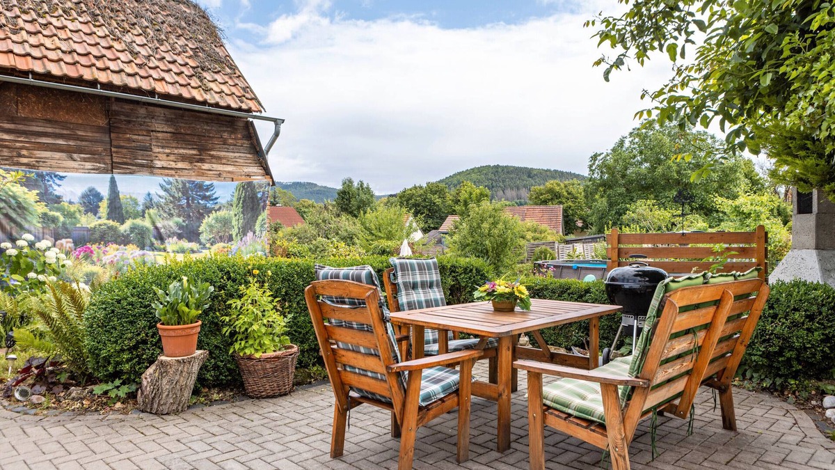 Plaue Apartment | Apartment "Burgblick" with Mountain View, Shared Terrace & Wi-Fi