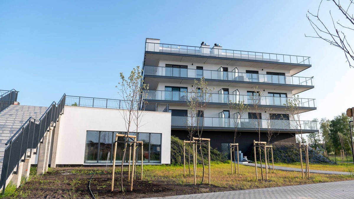 Dziwnow Apartment | Apartment by Dziwna River with Pool Access
