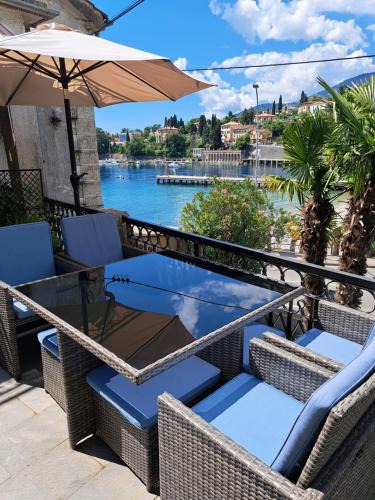 Ika Apartment | Apartment by the sea