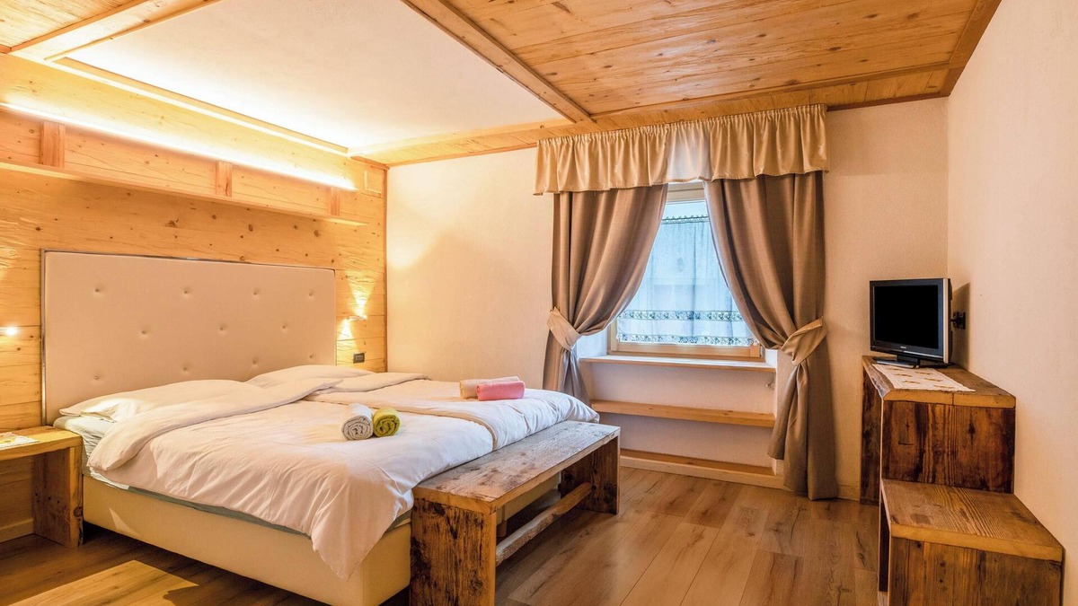 Campitello di Fassa Apartment | Apartment "Chalet Osmar 1" with Mountain View, Wi-Fi, Garden & Terrace