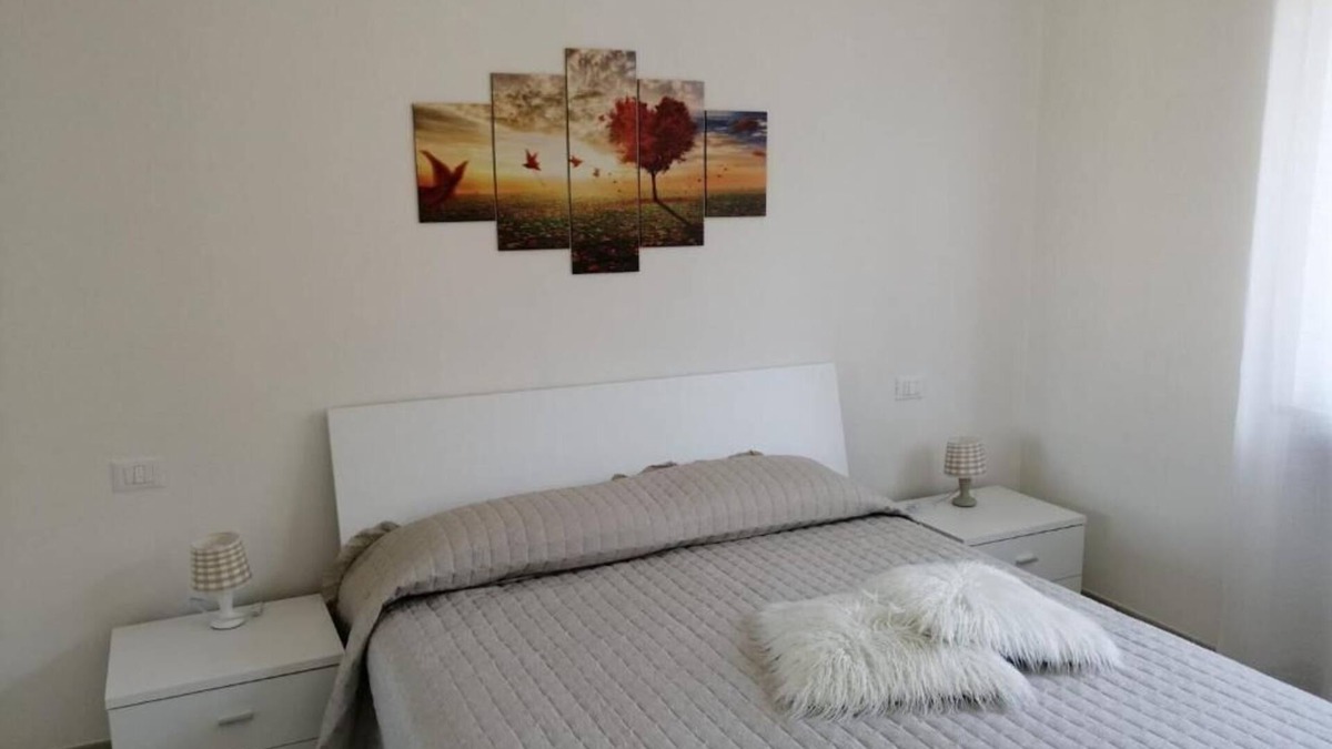 Valeggio sul Mincio Apartment | Apartment 'Casa Vacanza Teresa' with Balcony, Wi-Fi and Air Conditioning