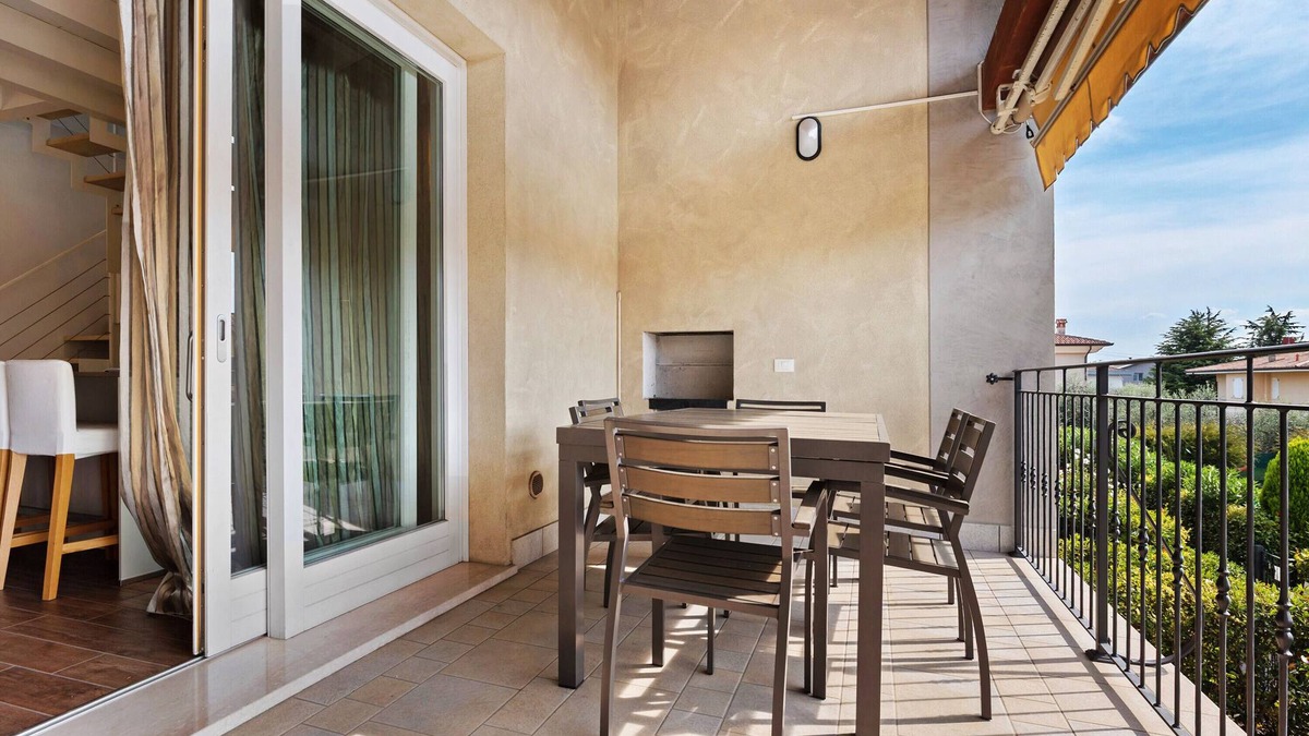 Raffa Apartment | Apartment 'Castello A Raffa' with Mountain View, Wi-Fi and Air Conditioning