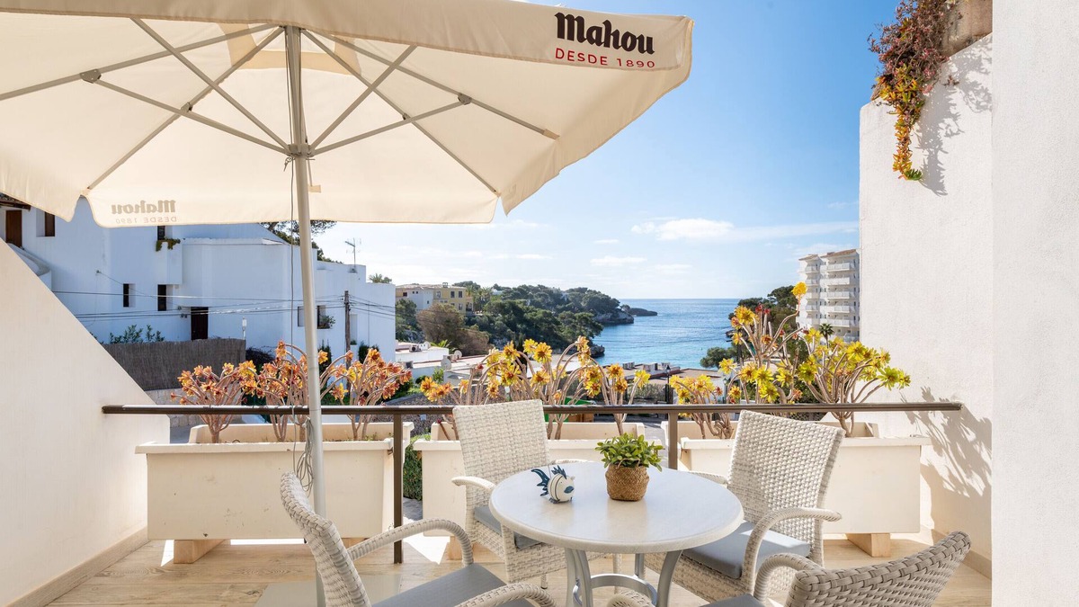 Cala Ferrera Apartment | Apartment 'Caballito De Mar' with Sea View, Wi-Fi and Air Conditioning