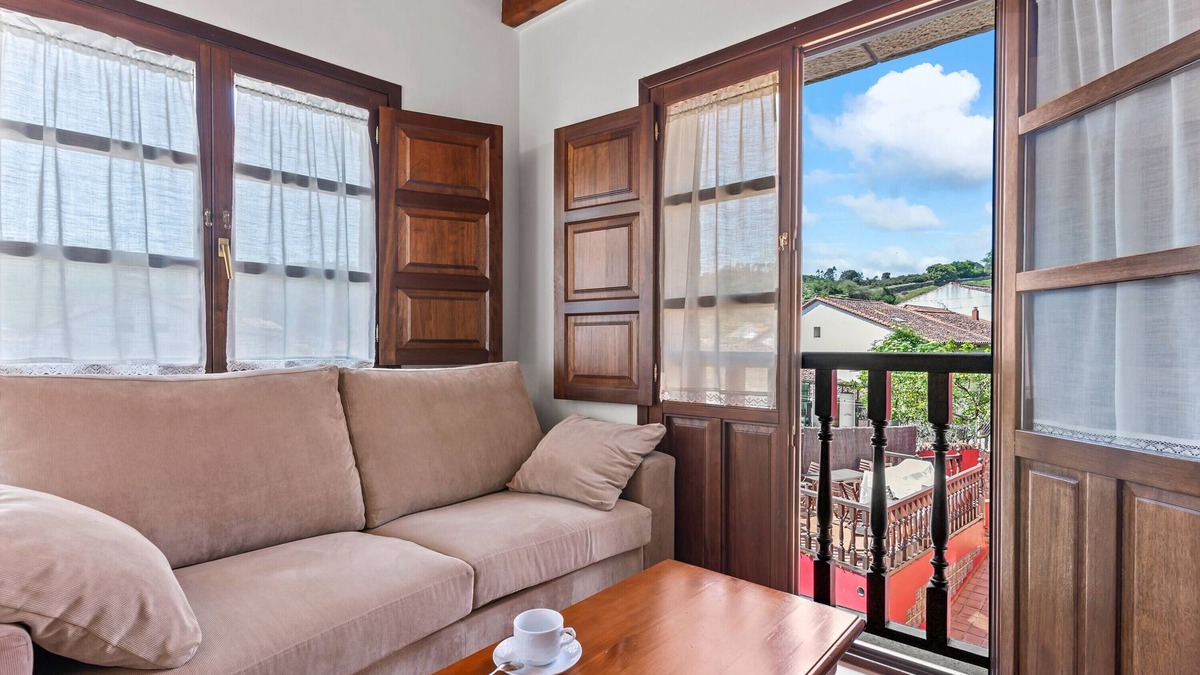 Bustio Apartment | Apartment 'Cantu' with Private Terrace, Balcony and Wi-Fi