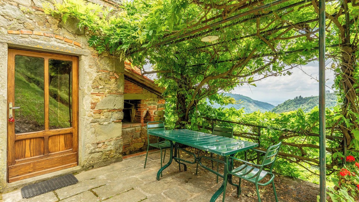 Pescia Apartment | Apartment 'Casa Alfiero' with Mountain View, Shared Pool and Wi-Fi