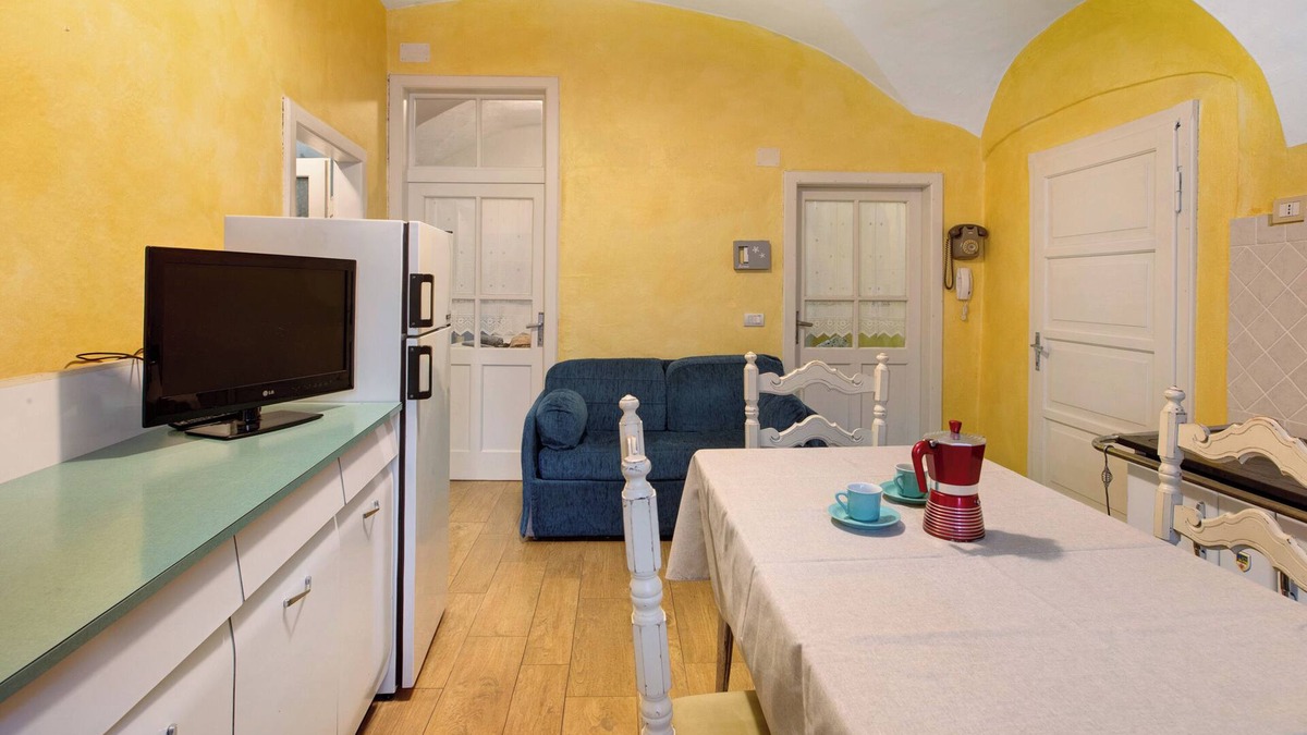 Bormio Apartment | Apartment 'Casa Bianca' with Mountain View
