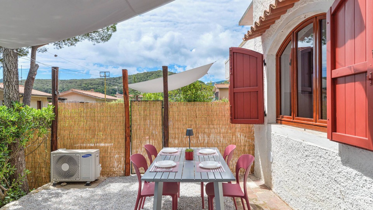 Cavo Apartment | Apartment 'Casa Cerboli' with Sea View, Private Garden and Wi-Fi