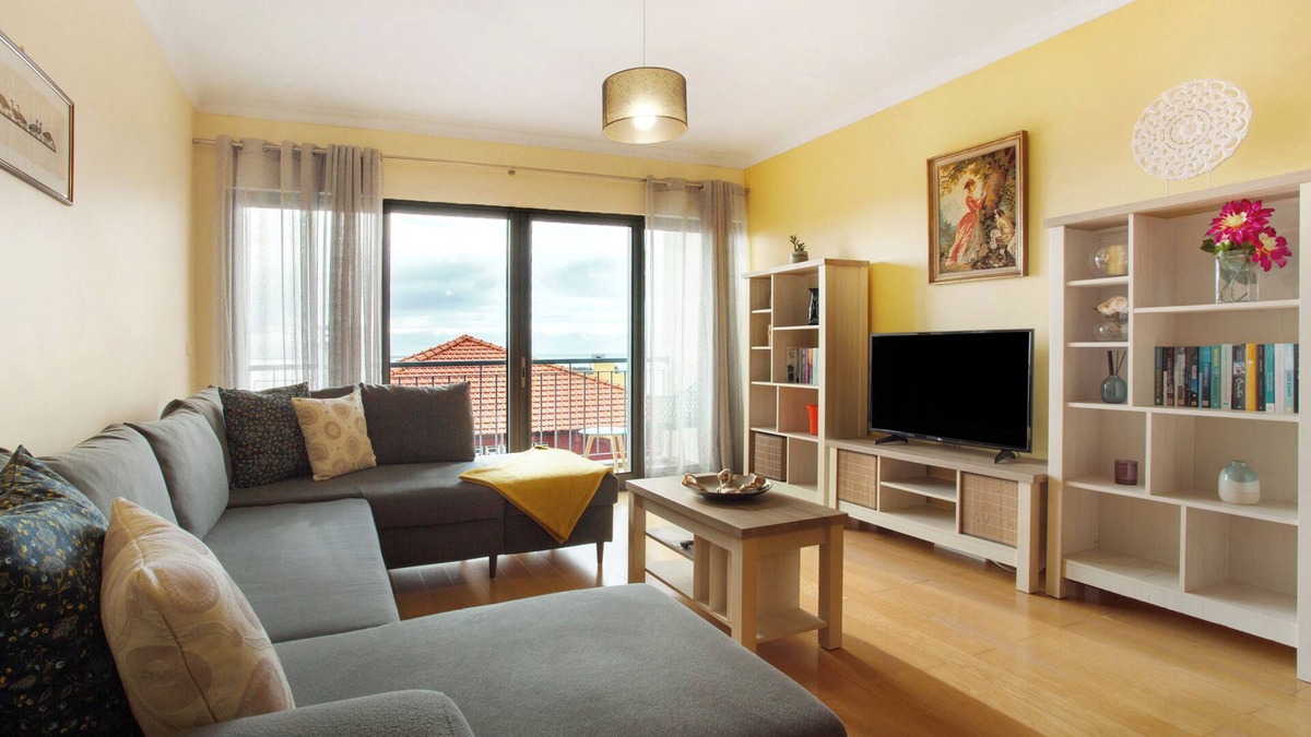 Santa Cruz Apartment | Apartment 'Casa Da Vila' with Sea View, Balcony and Wi-Fi
