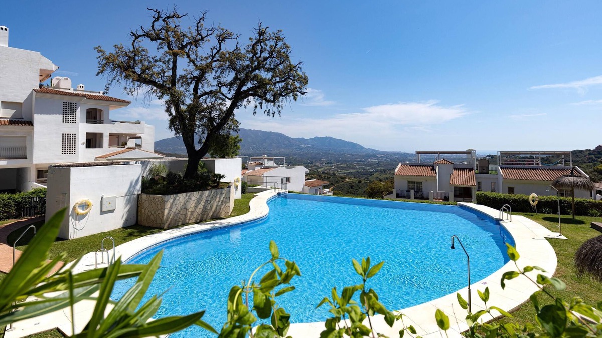 Ojen Apartment | Apartment 'Casa de Mairena' with Sea & Mountain View and Wi-Fi