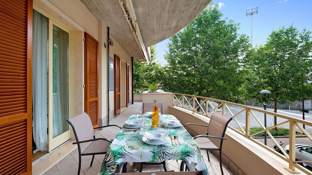 Sarnico Apartment | Apartment 'Casa Dea Luxury' with Private Terrace, Wi-Fi and Air Conditioning