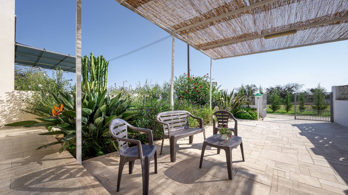 Roca Vecchia Apartment | Apartment 'Casa Eleonora' with Private Terrace, Private Garden and Air Conditioning