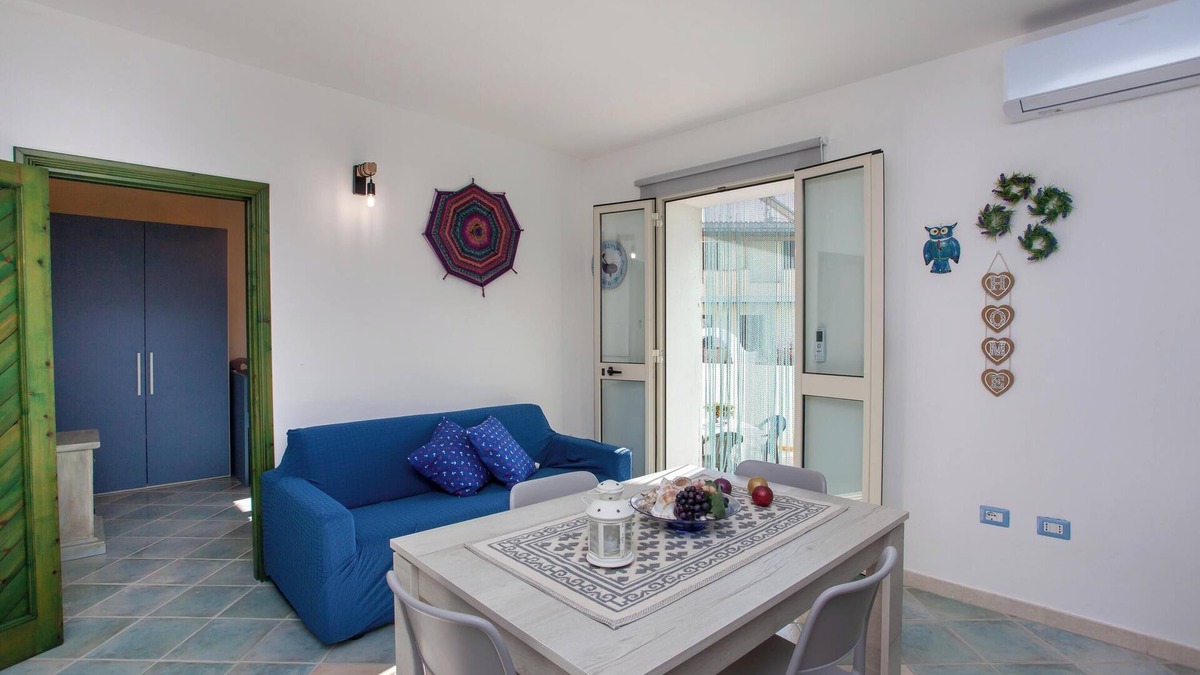 Orosei Apartment | Apartment Casa Francesco near the beach with terraces and garden
