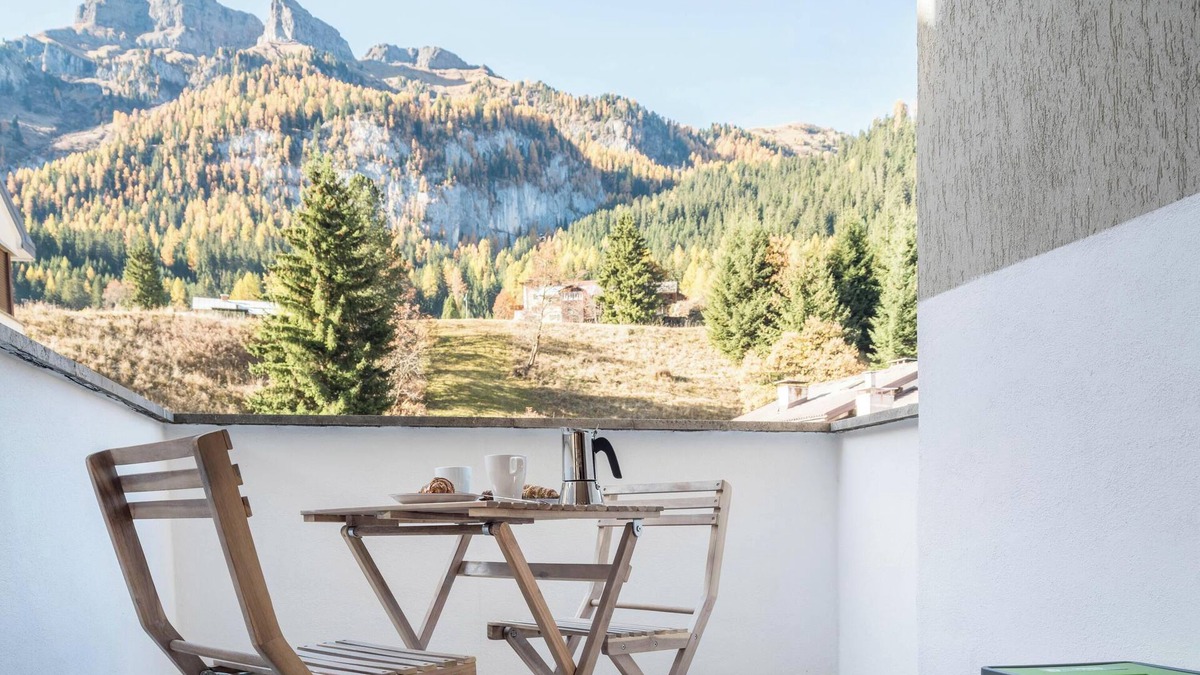 Alba Apartment | Apartment "Casa Muffolina" with Mountain View, Balcony & Wi-Fi