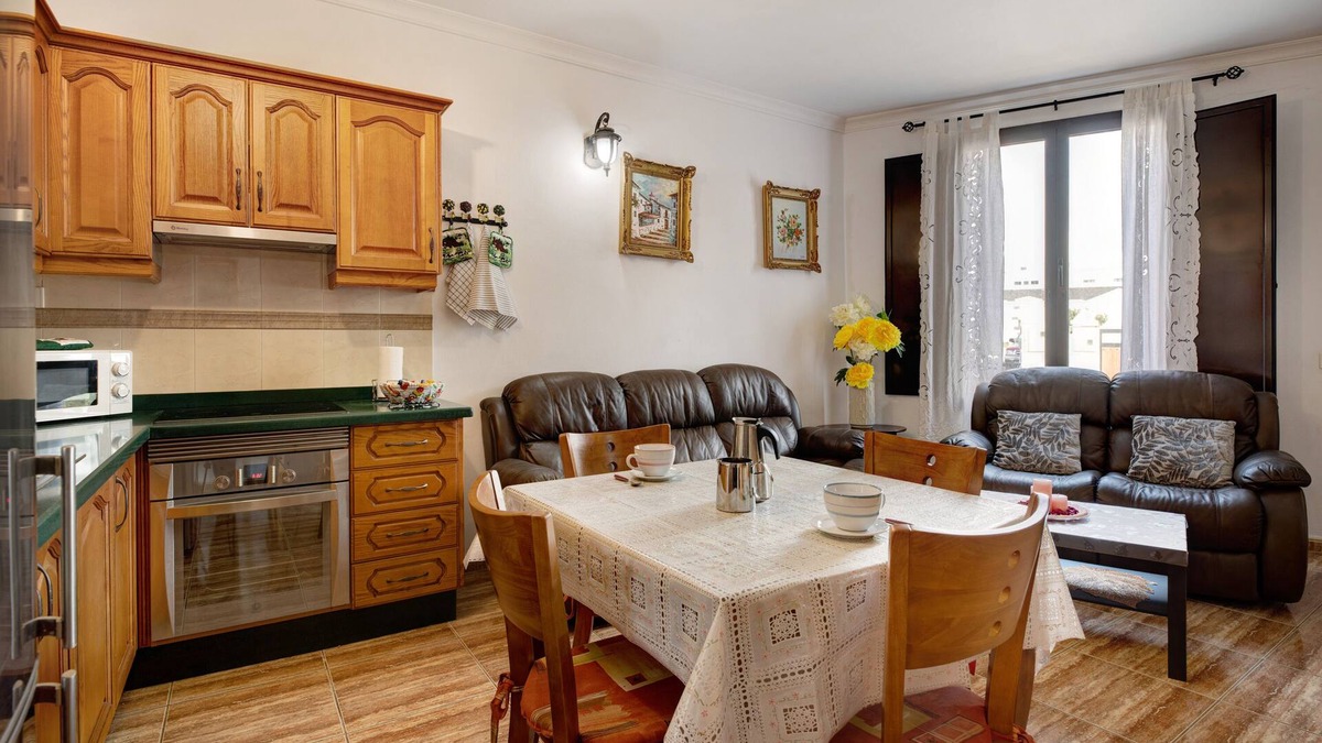 Uga Apartment | Apartment 'Casa Nina' with Mountain View & Shared Garden
