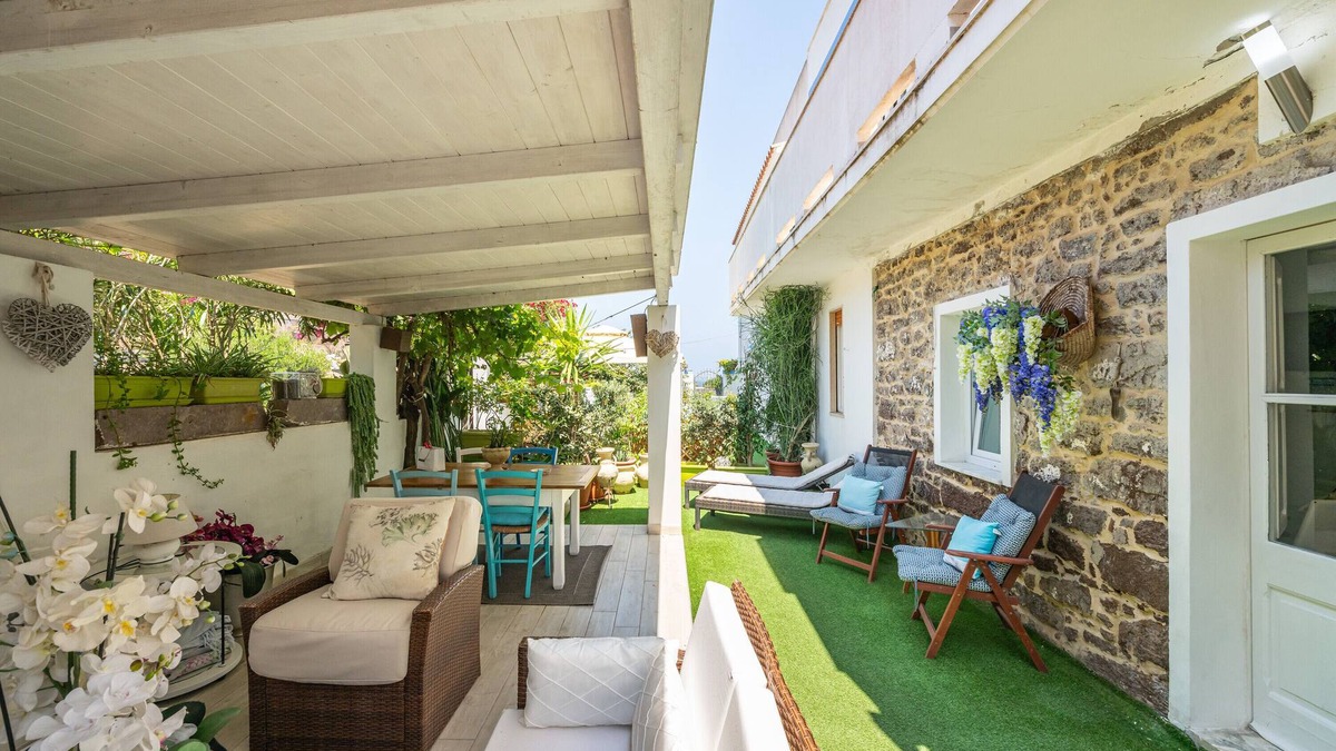 Calasetta Apartment | Apartment 'Casa Nora' with Private Terrace, Wi-Fi and Air Conditioning