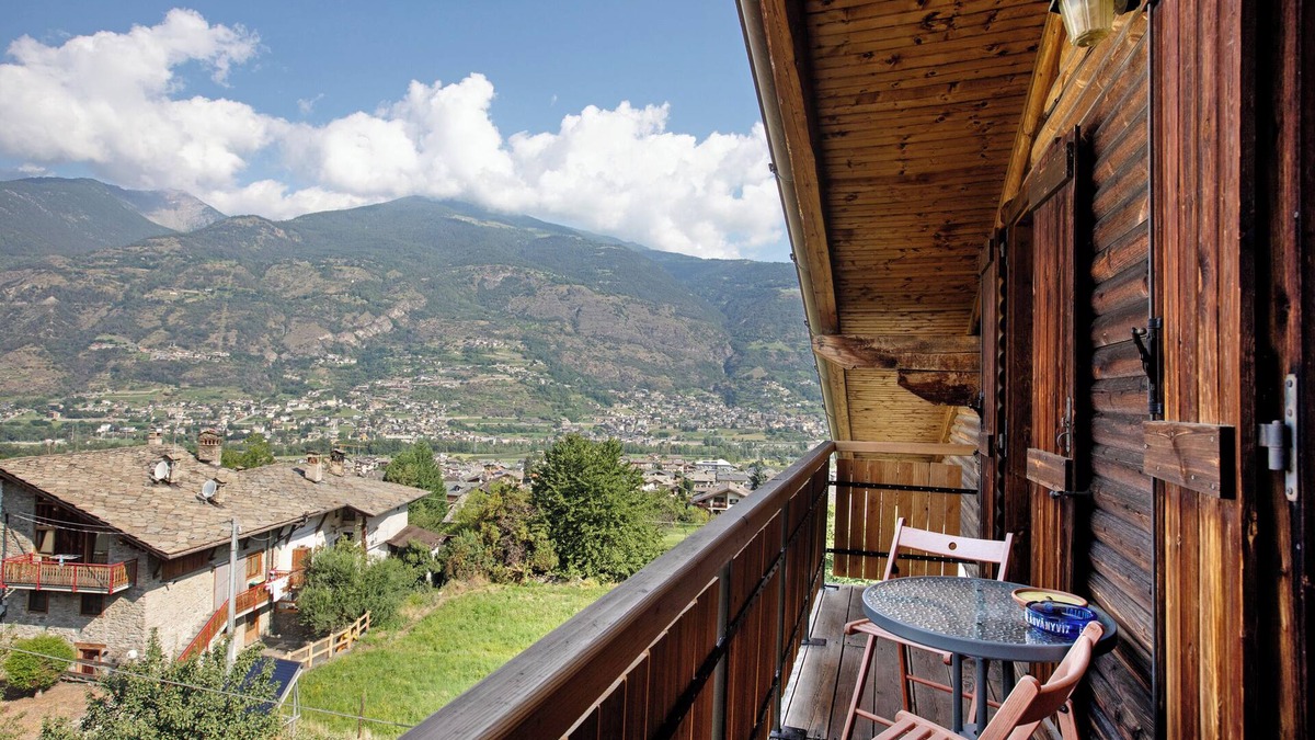 Pila Apartment | Apartment 'Casa Olma' with Mountain View, Private Terrace and Wi-Fi