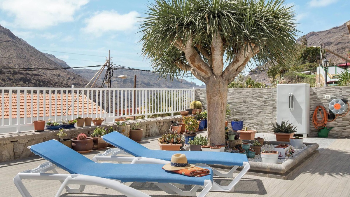 Mogan Apartment | Apartment 'Casa Paco' with Mountain Views, Fast Wi-Fi, Air Conditioning and Terrace