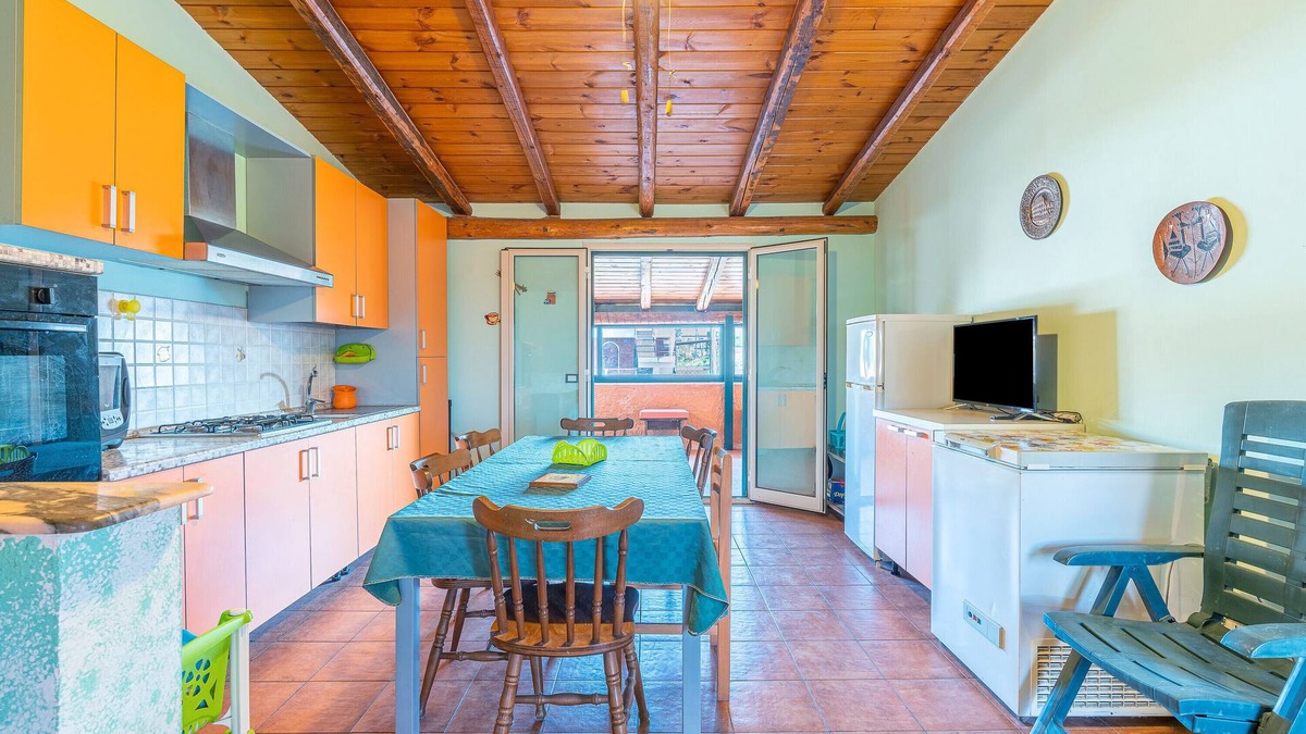 Agnone Bagni Apartment | Apartment 'Casa Pina A Due Passi Dal Mare' with Private Terrace and Air Conditioning