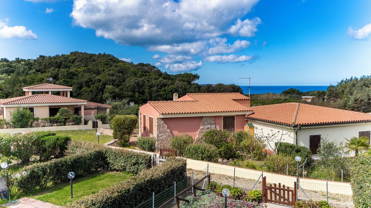 Rena Majore Apartment | Apartment "Casa Pineta" with Splendid Sea View, Private Garden, Terrace & A/C