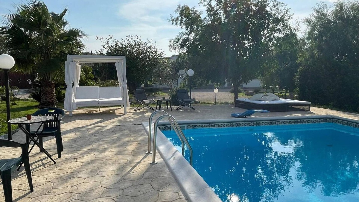Galatina House | Apartment 'Casa Stefano' with Shared Pool, Private Terrace and Air Conditioning