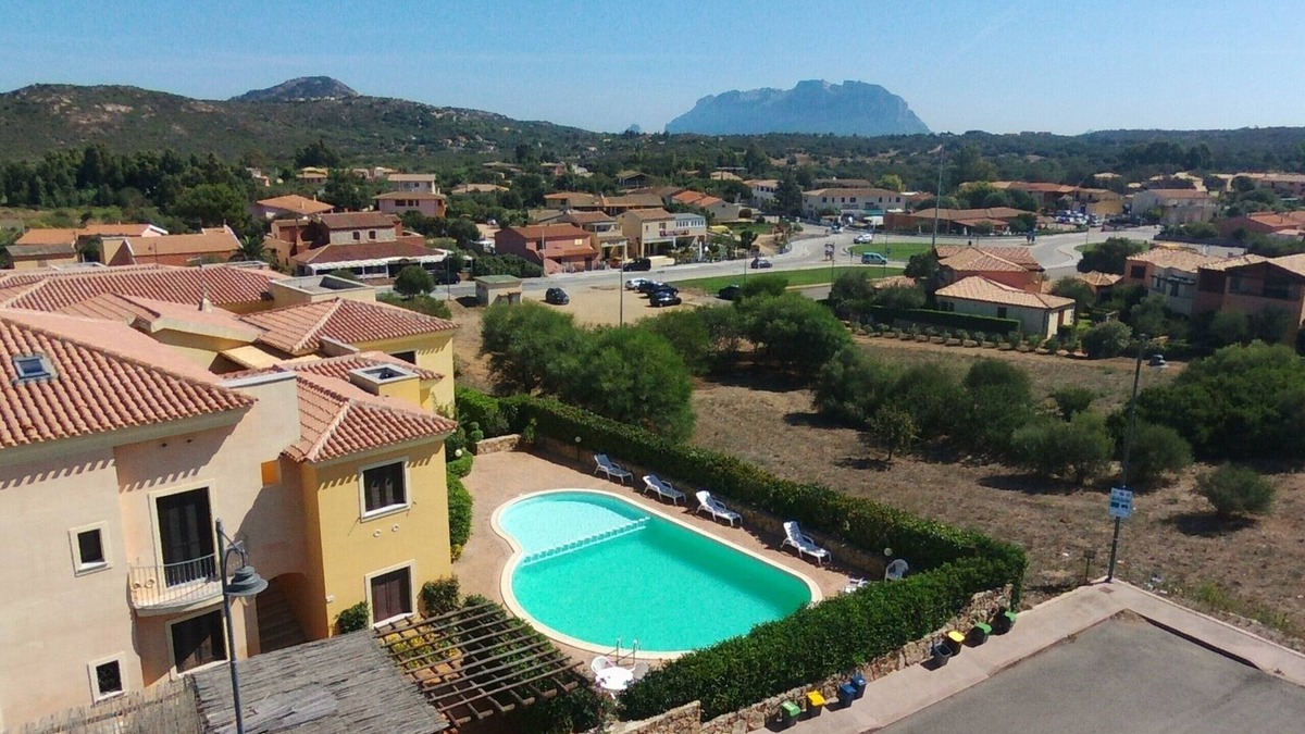 Murta Maria Apartment | Apartment 'Casa Vacanze Nespolo' with Shared Pool, Private Terrace and Air Conditioning