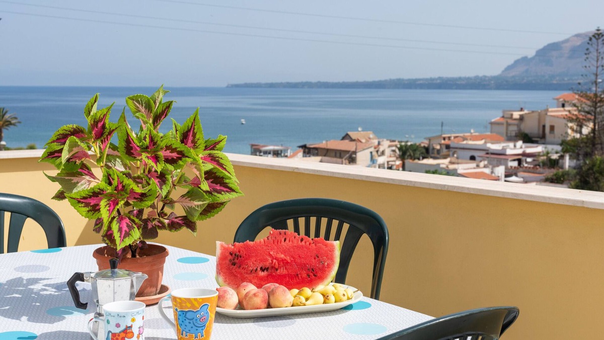 Trappeto Apartment | Apartment 'Casa Viola' with Sea View, Terrace & Wi-Fi