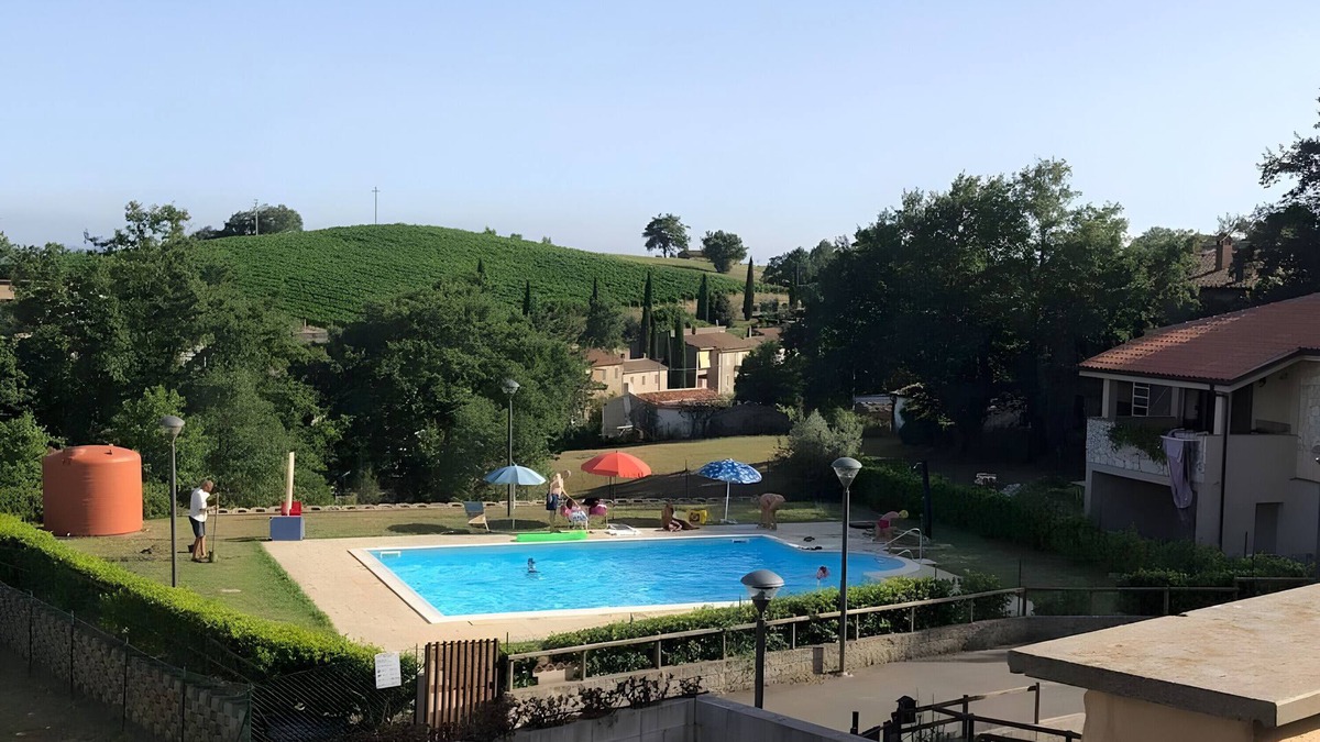 Catabbio Apartment | Apartment 'Catabbio' with Shared Pool, Wi-Fi and Air Conditioning