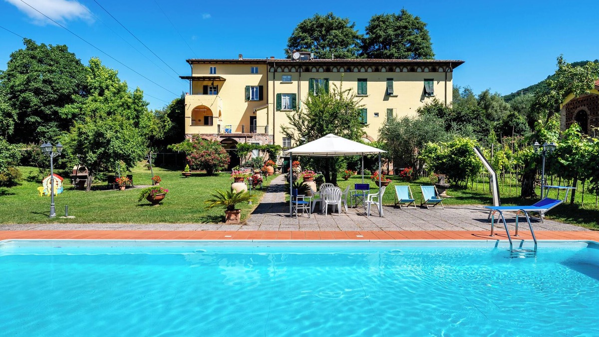 Nozanno Apartment | Apartment 'Cavaliere' with Private Pool, Private Terrace and Wi-Fi