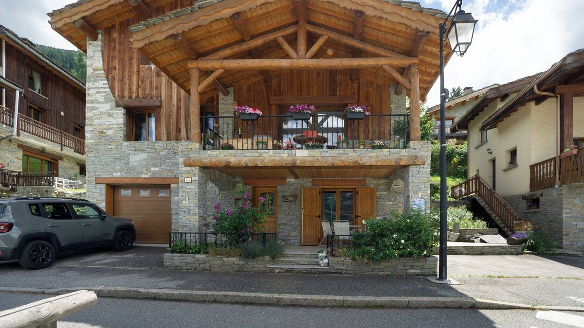 Villarodin-Bourget Apartment | Apartment 'Chez Stephane Et Estelle' with Mountain View, Shared Terrace and Wi-Fi