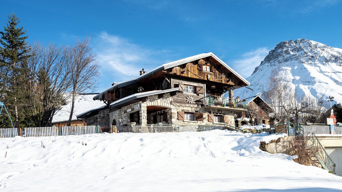 Albiez-le-Vieux Apartment | Apartment 'Chalet -Les Aiguilles- Rdc' with Mountain View, Terrace and Garden