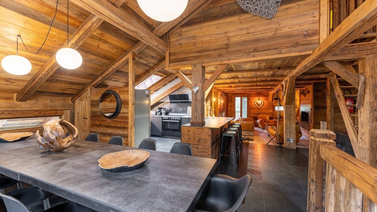 Abondance Apartment | Apartment 'Chalet Cépage - 14 Pers' with Mountain View, Private Terrace and Wi-Fi