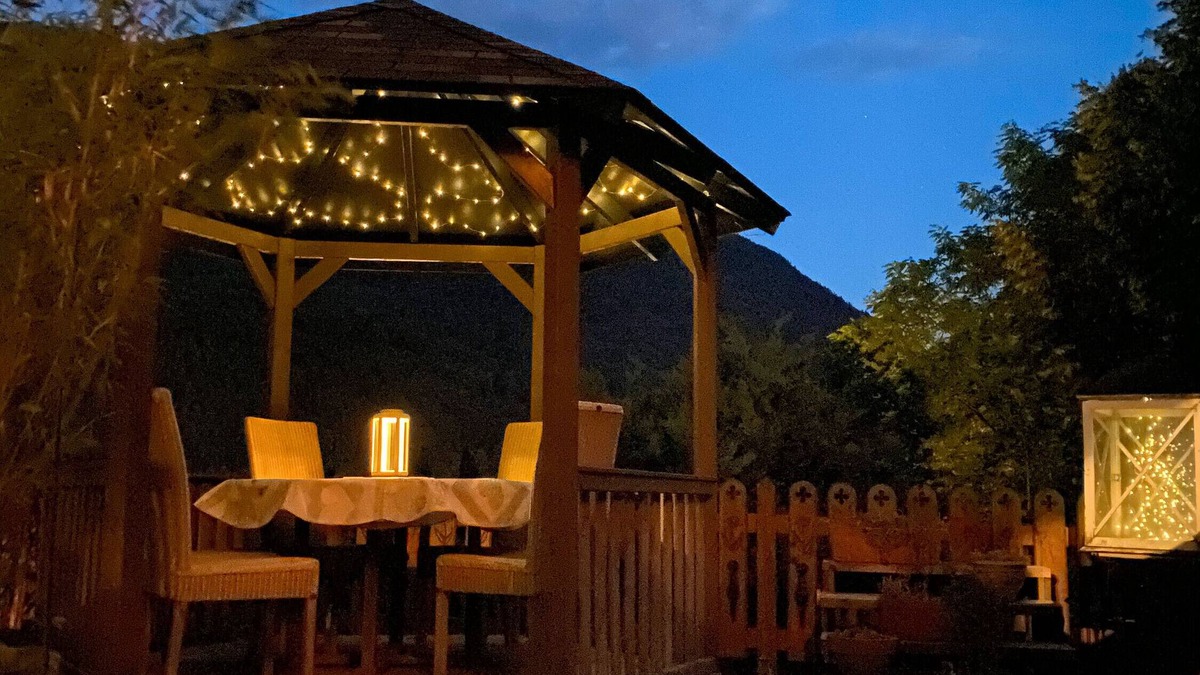 Allemond Apartment | Apartment 'Chalet Des Heureux' with Lake View, Private Terrace and Wi-Fi