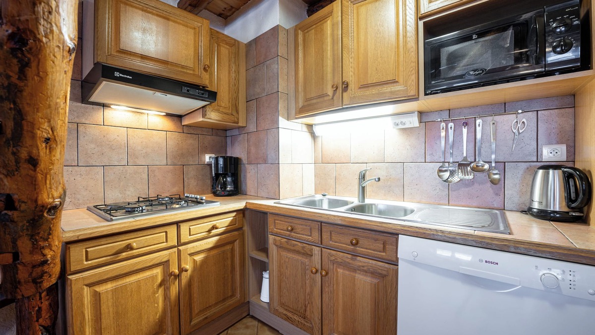 Bonneval-sur-Arc Apartment | Apartment 'Chamois' with Mountain View, Balcony and Wi-Fi