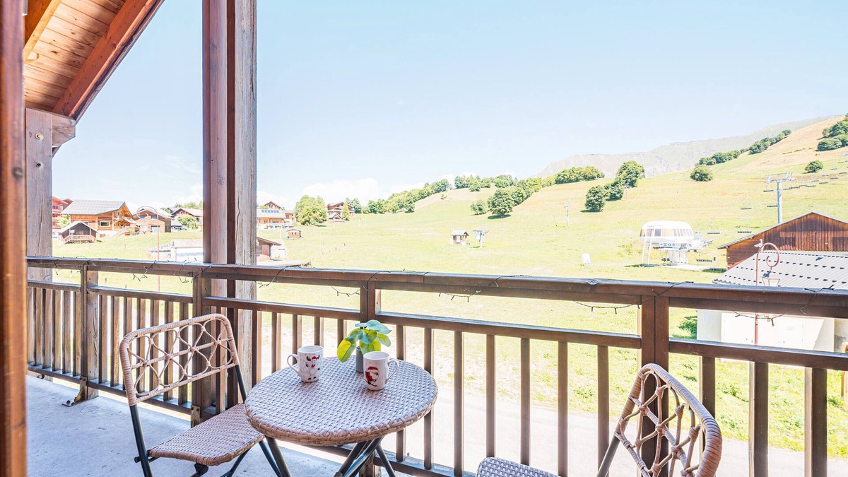 Albiez-Montrond Apartment | Apartment 'Charmant Duplex Au Pied Des Pistes' with Mountain View, Balcony and Wi-Fi
