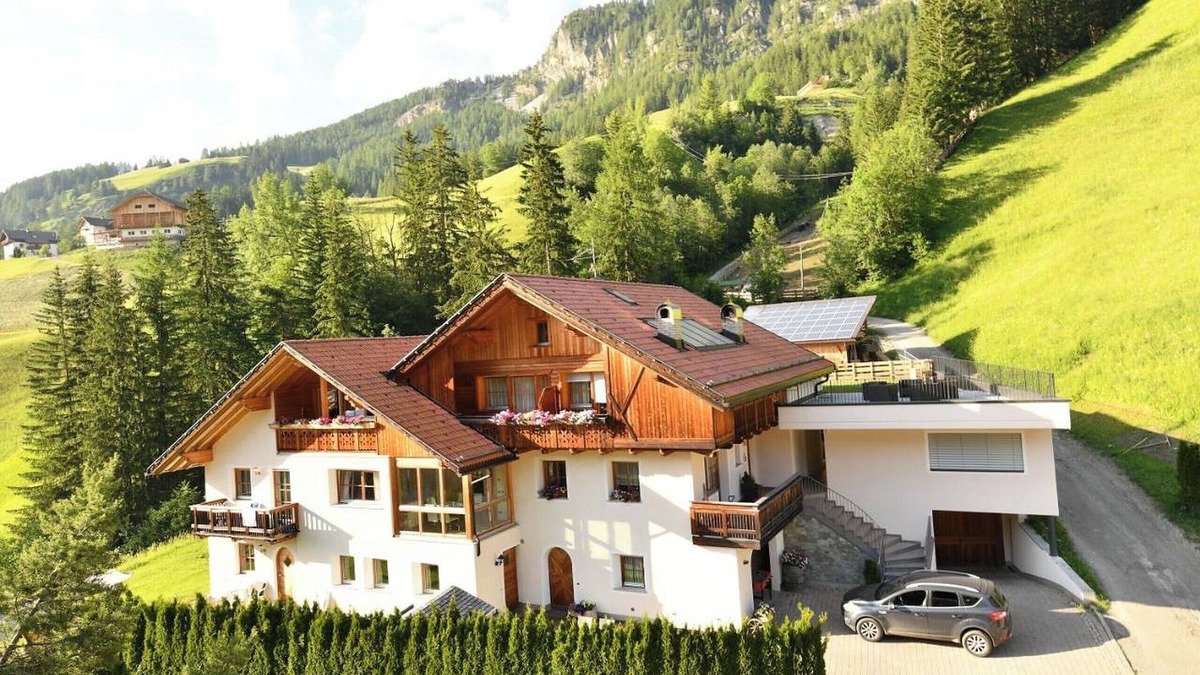 La Valle Apartment | Apartment 'Ciasa Mirio Mirio' with Mountain View, Balcony & Wi-Fi