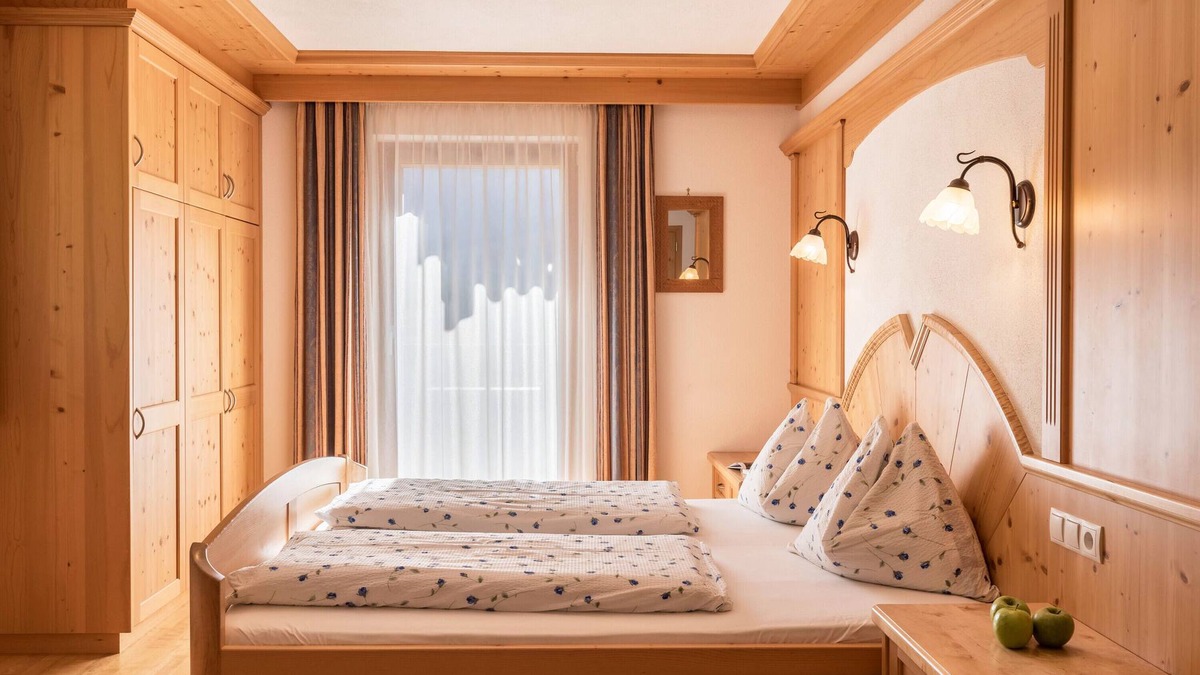 La Valle Apartment | Apartment Ciasa Raut App Santa Berbura with Mountain View, Balcony & Wi-Fi