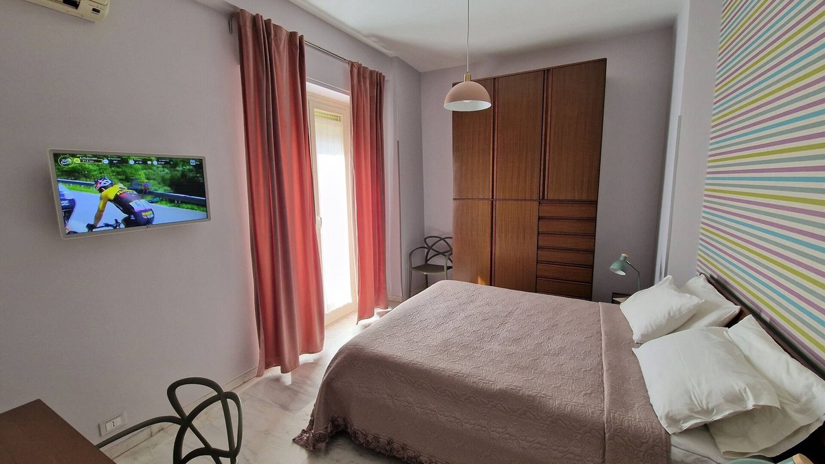 Monte Sacro Apartment | Apartment 'Claudia - Valpo39' with Balcony, Wi-Fi and Air Conditioning