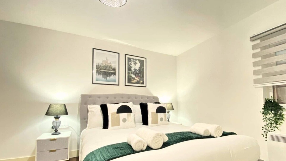 Northern Quarter Apartment | Apartment Comfort-Private Bathroom-Street View